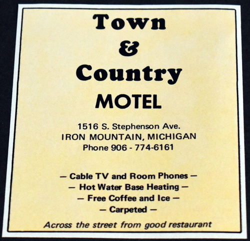 Town & Country Motel (Town and Country Motel) - Vintage Print Ad (newer photo)